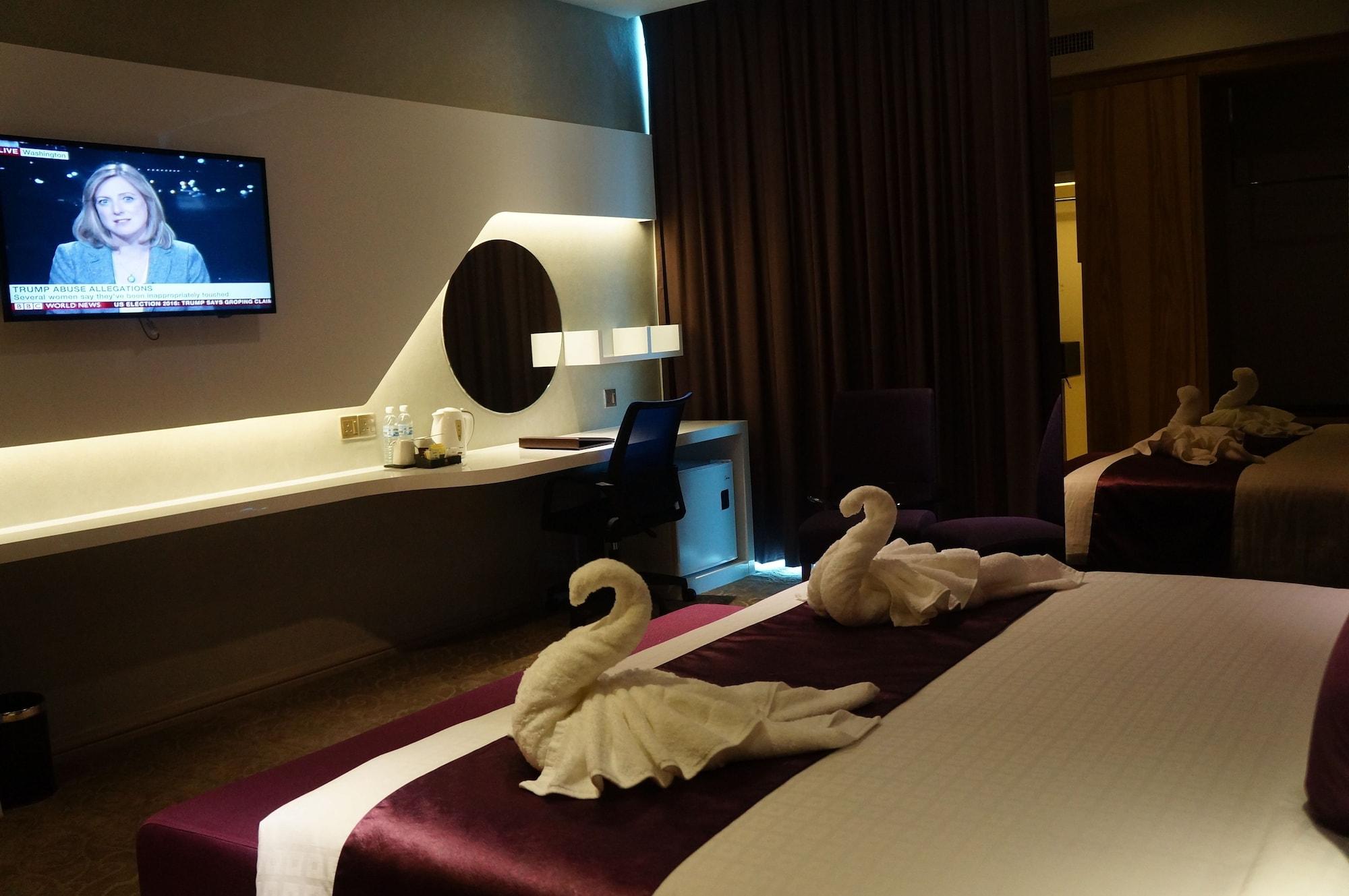 Greens Hotel & Suites Bintulu Bagian luar foto