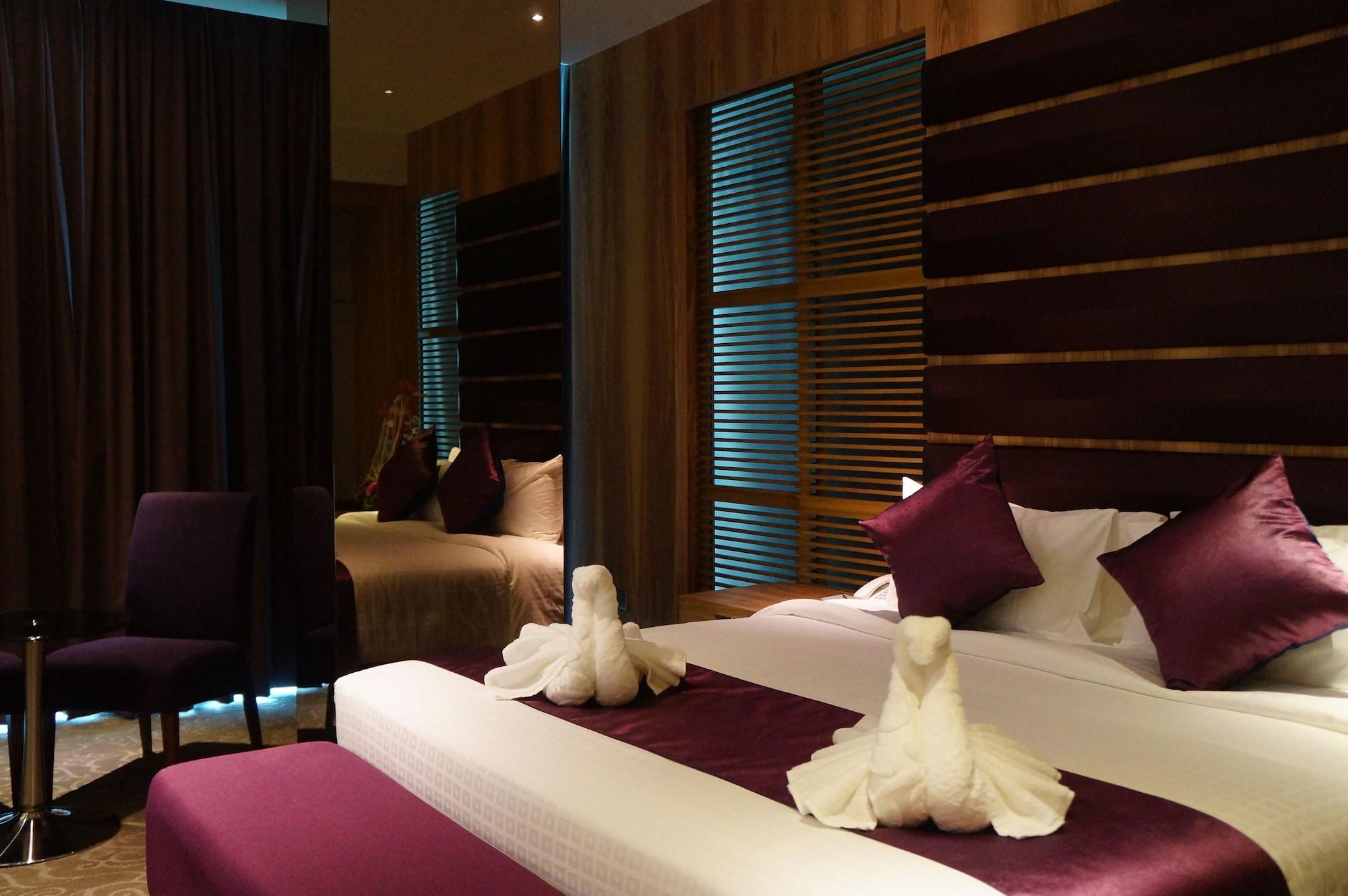 Greens Hotel & Suites Bintulu Bagian luar foto