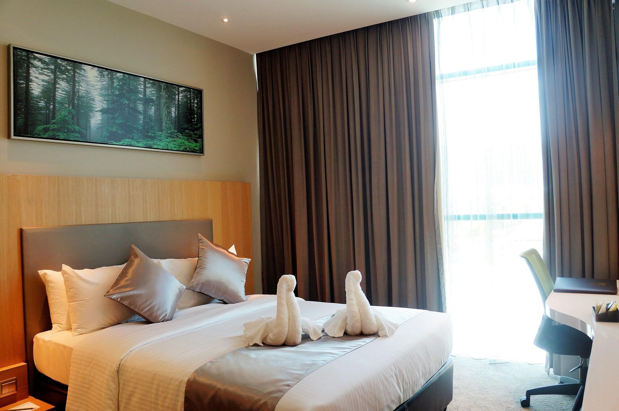 Greens Hotel & Suites Bintulu Bagian luar foto