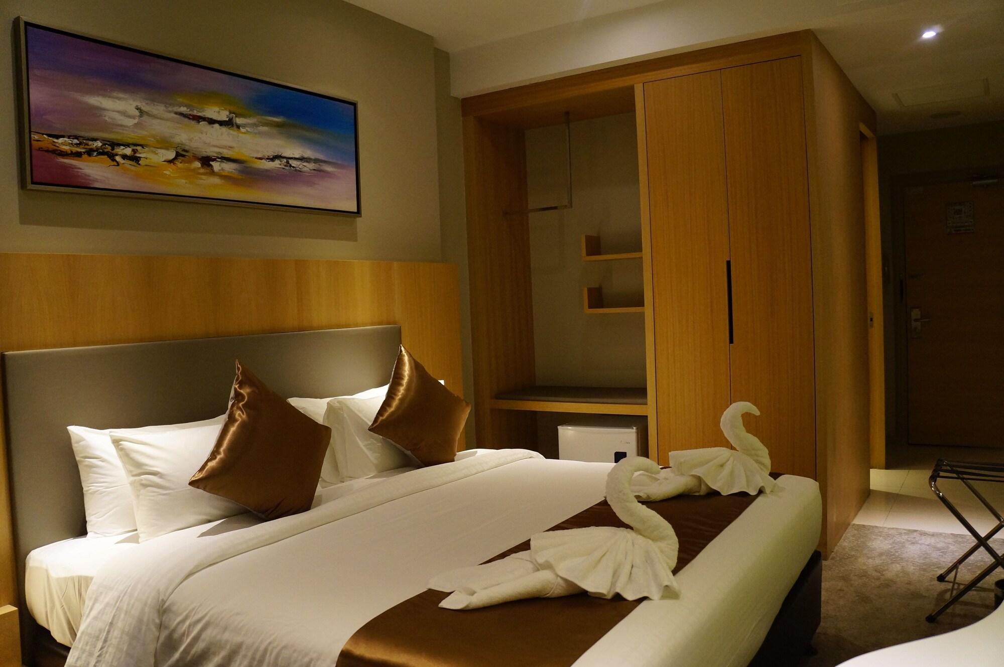 Greens Hotel & Suites Bintulu Bagian luar foto