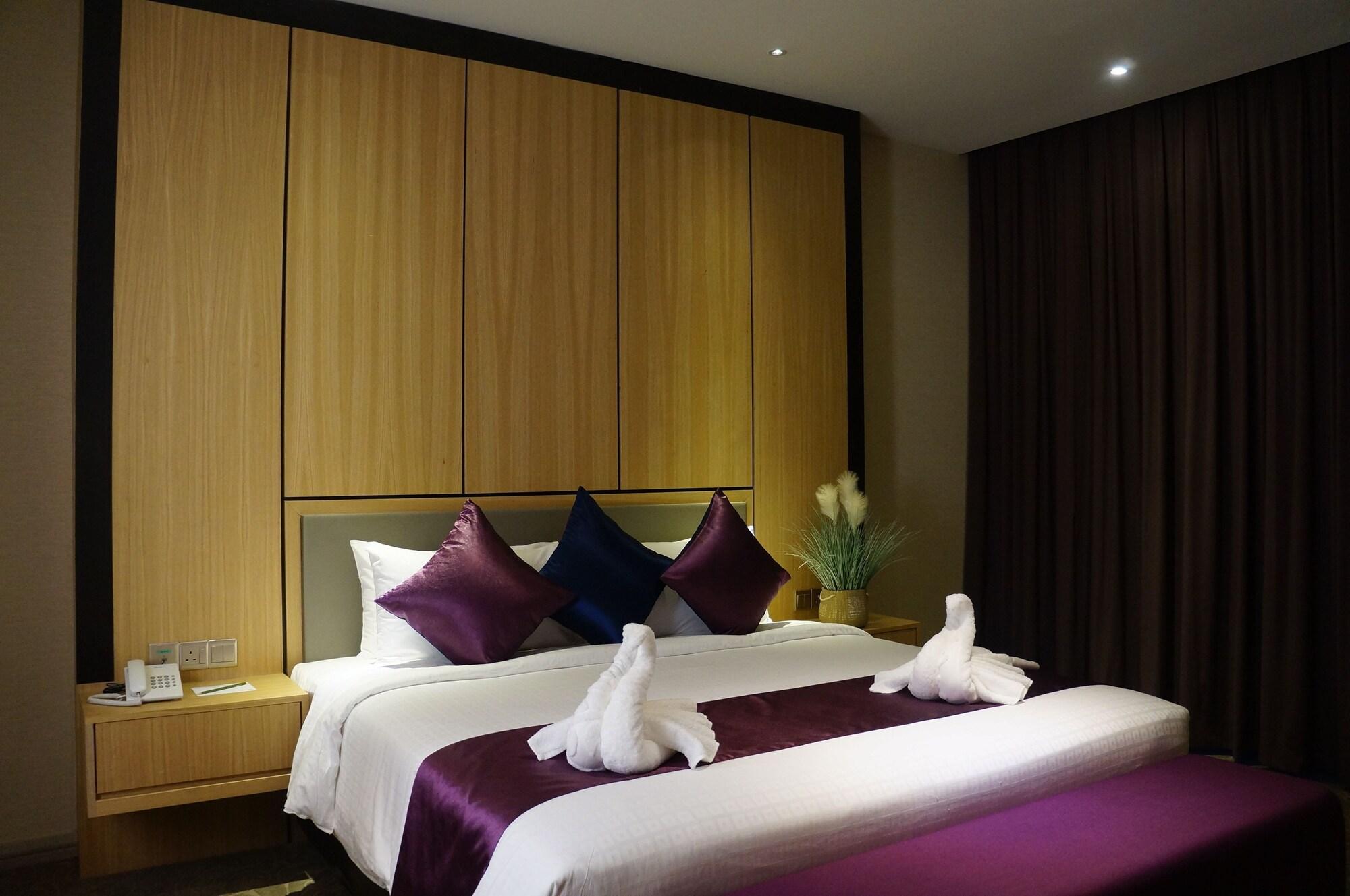 Greens Hotel & Suites Bintulu Bagian luar foto
