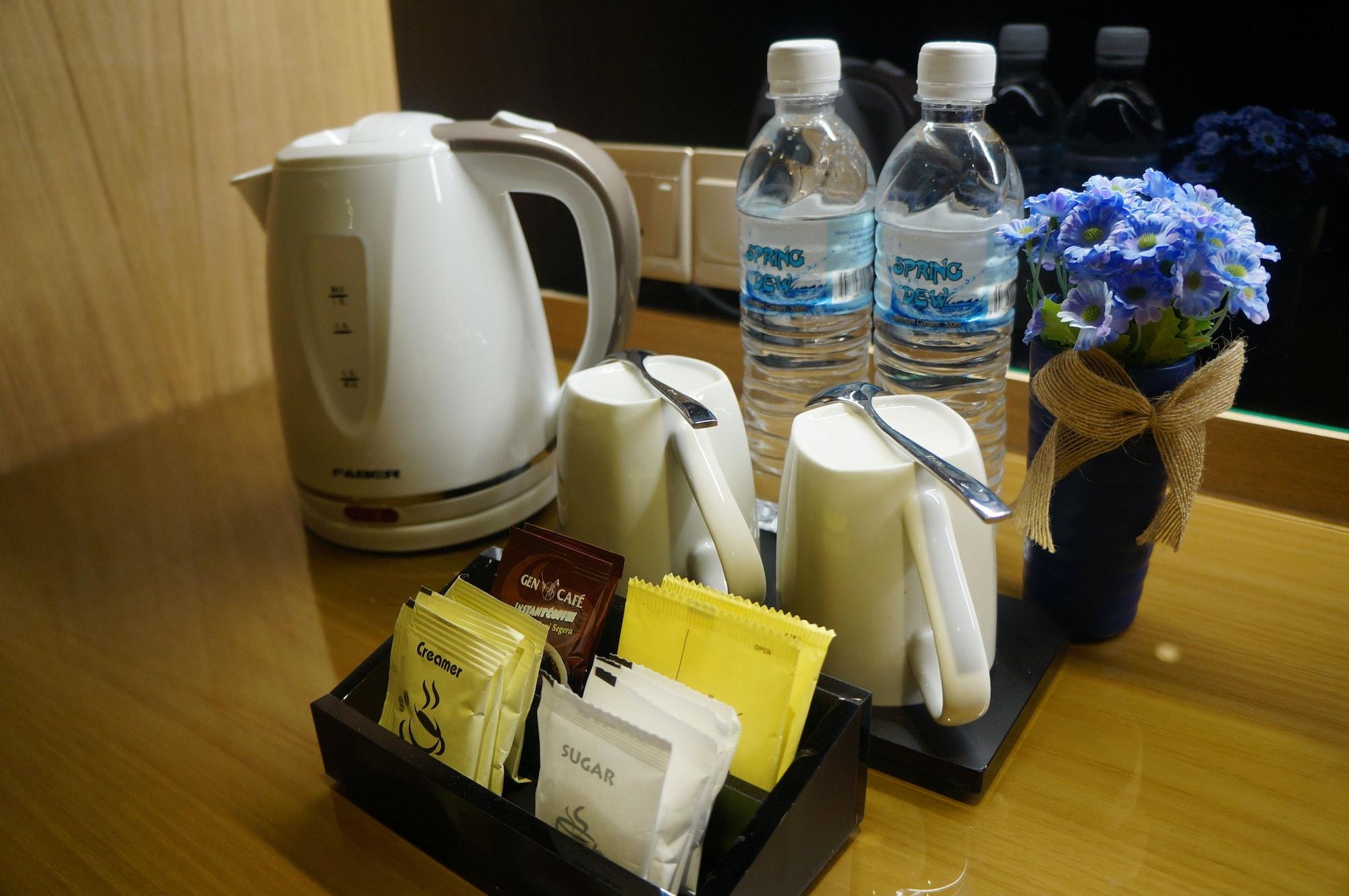 Greens Hotel & Suites Bintulu Bagian luar foto
