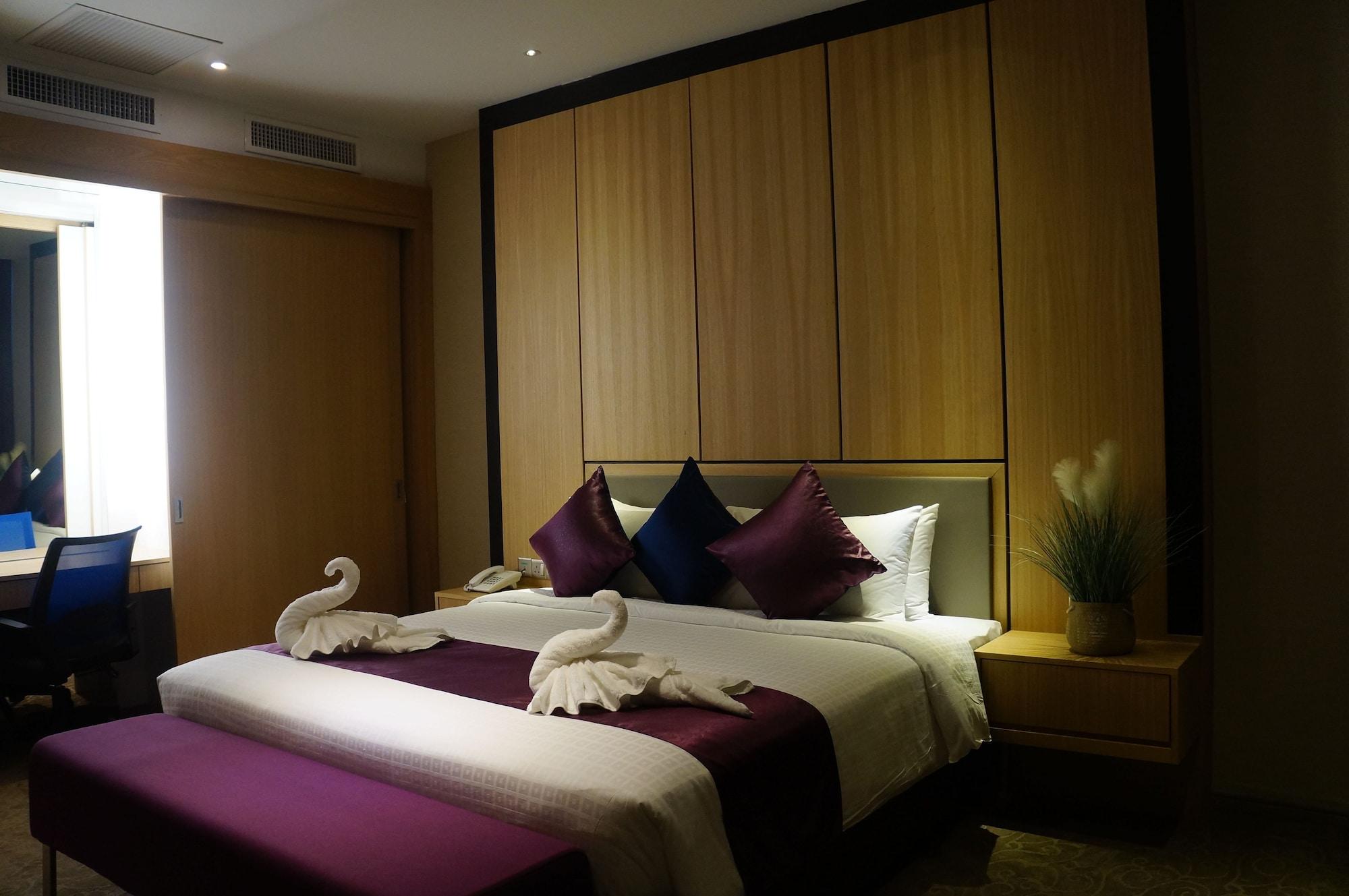 Greens Hotel & Suites Bintulu Bagian luar foto