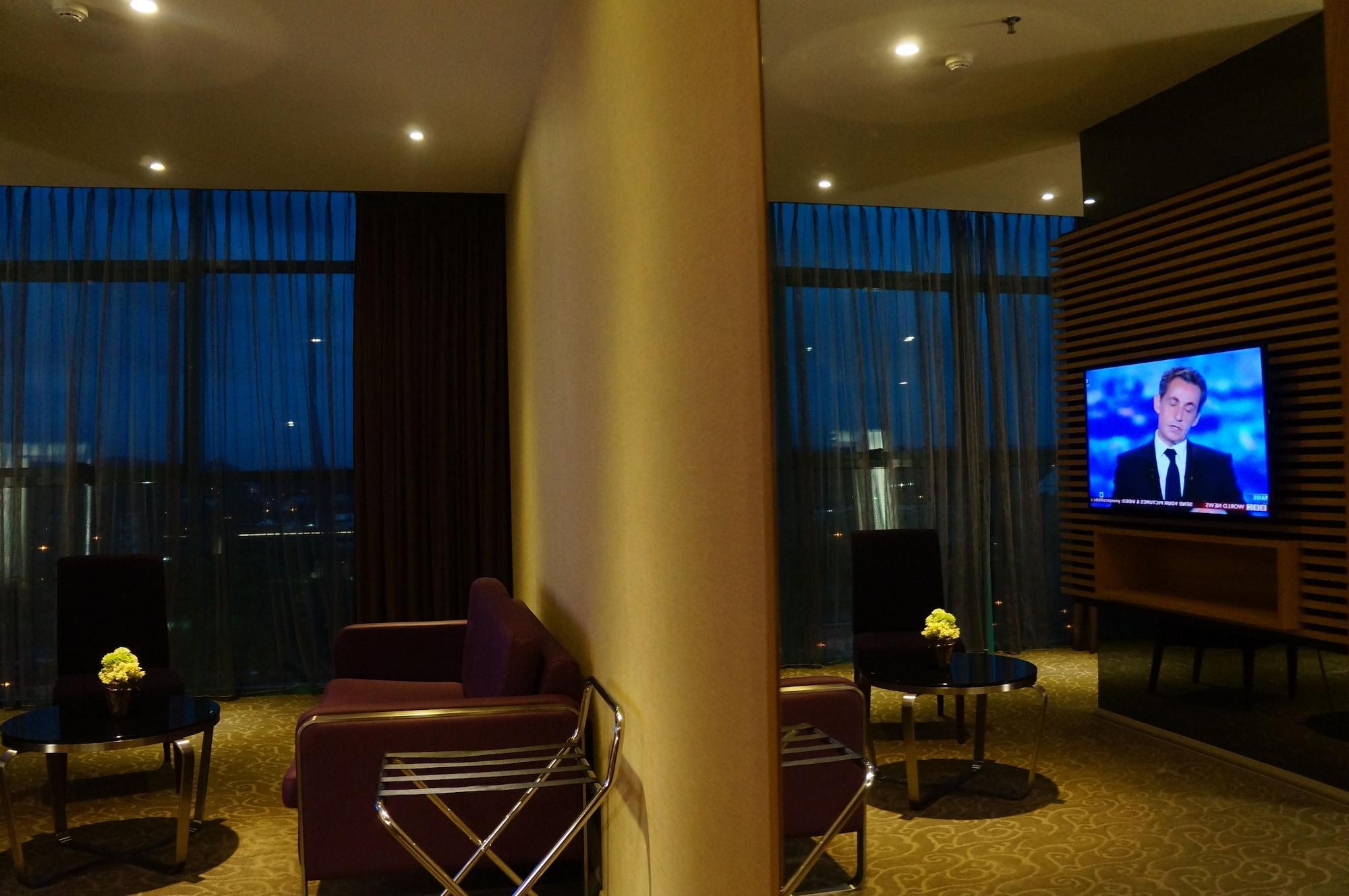 Greens Hotel & Suites Bintulu Bagian luar foto