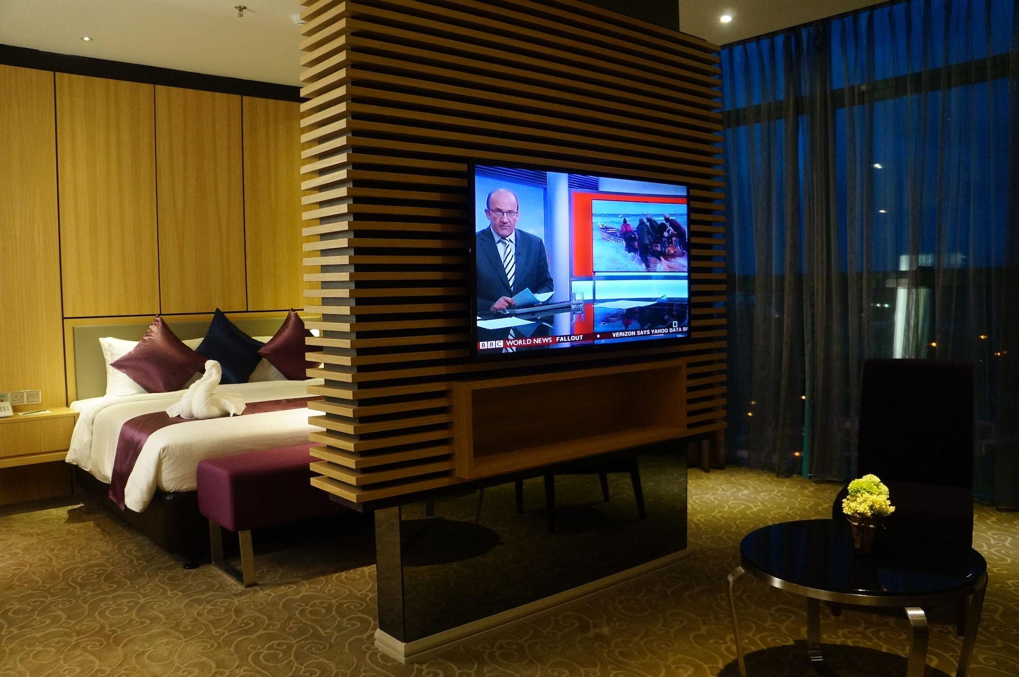 Greens Hotel & Suites Bintulu Bagian luar foto