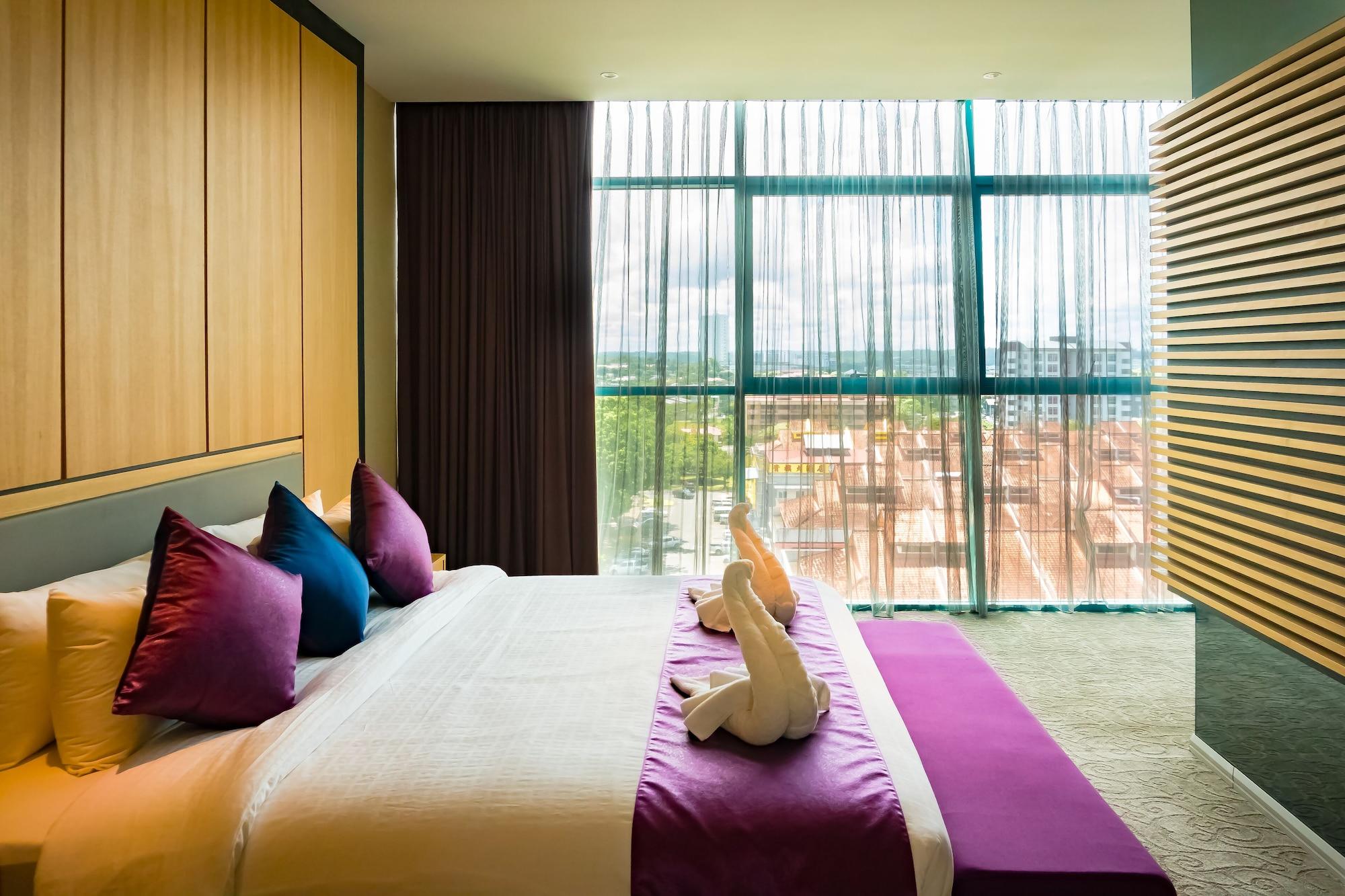 Greens Hotel & Suites Bintulu Bagian luar foto