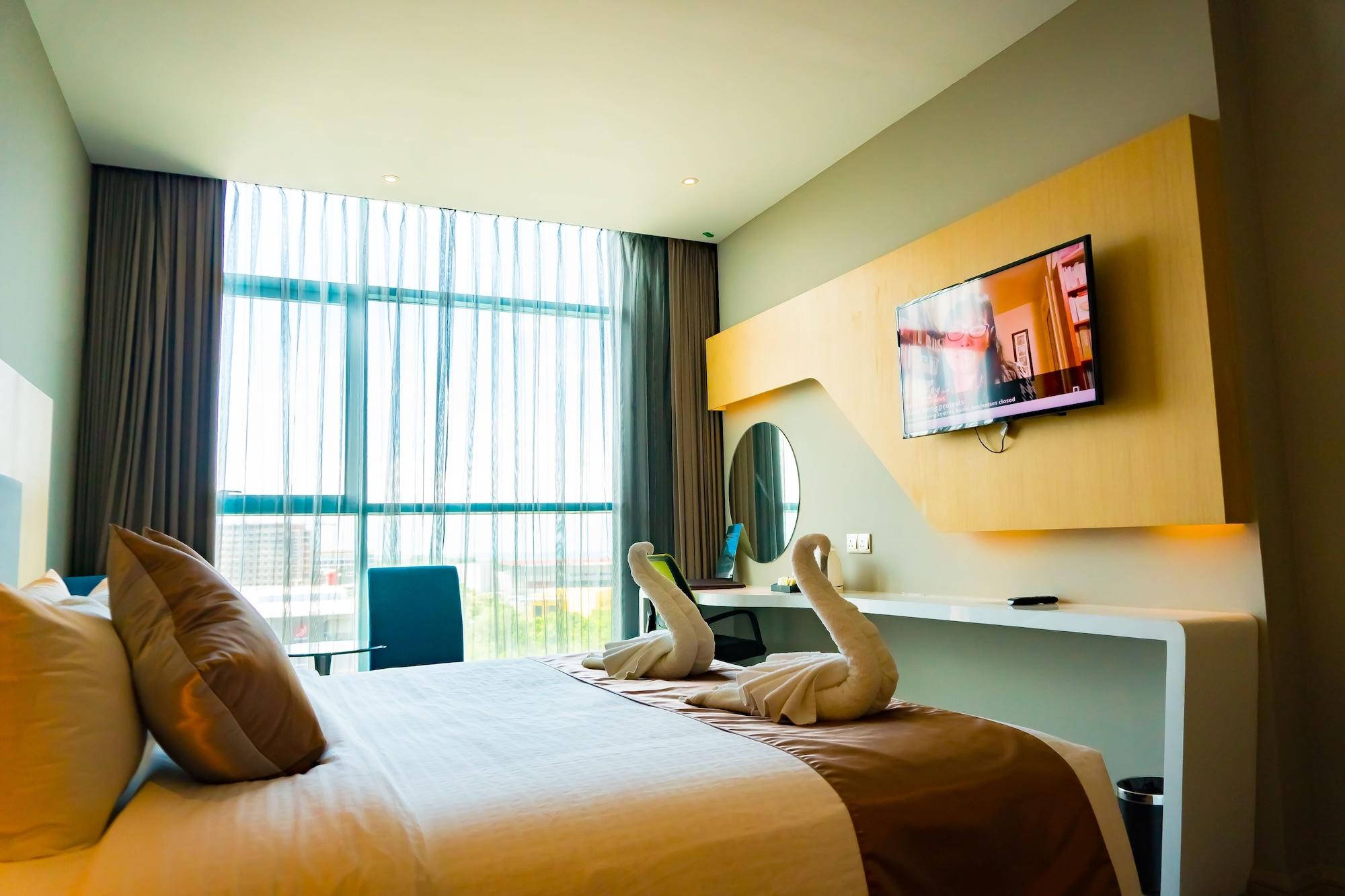 Greens Hotel & Suites Bintulu Bagian luar foto