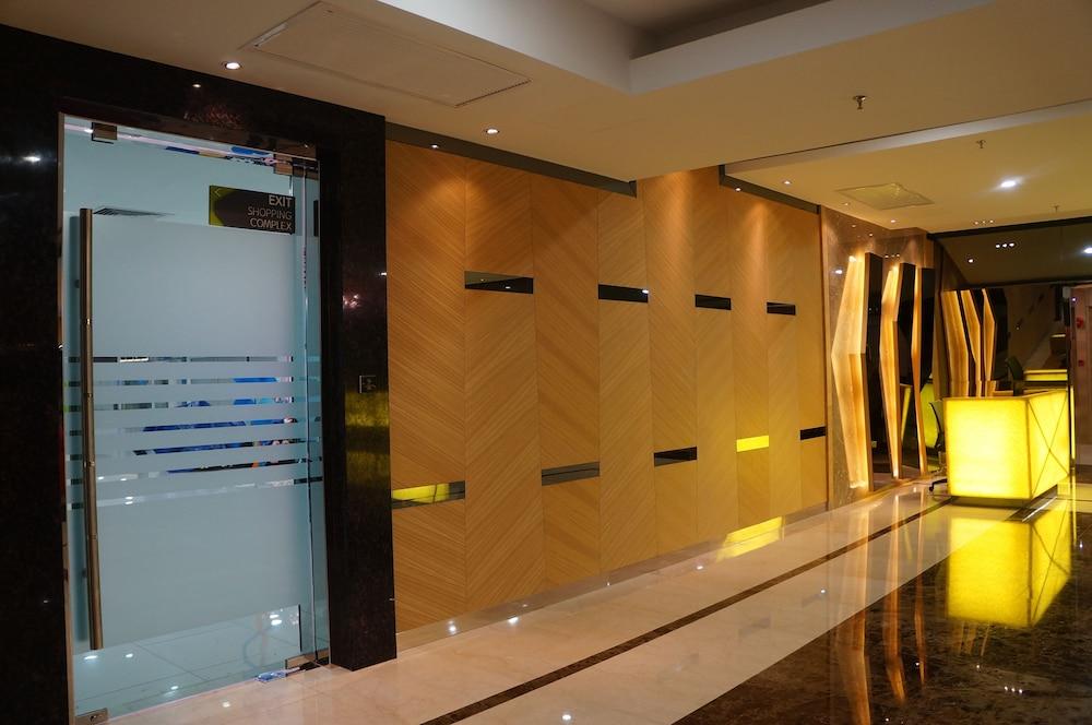 Greens Hotel & Suites Bintulu Bagian luar foto