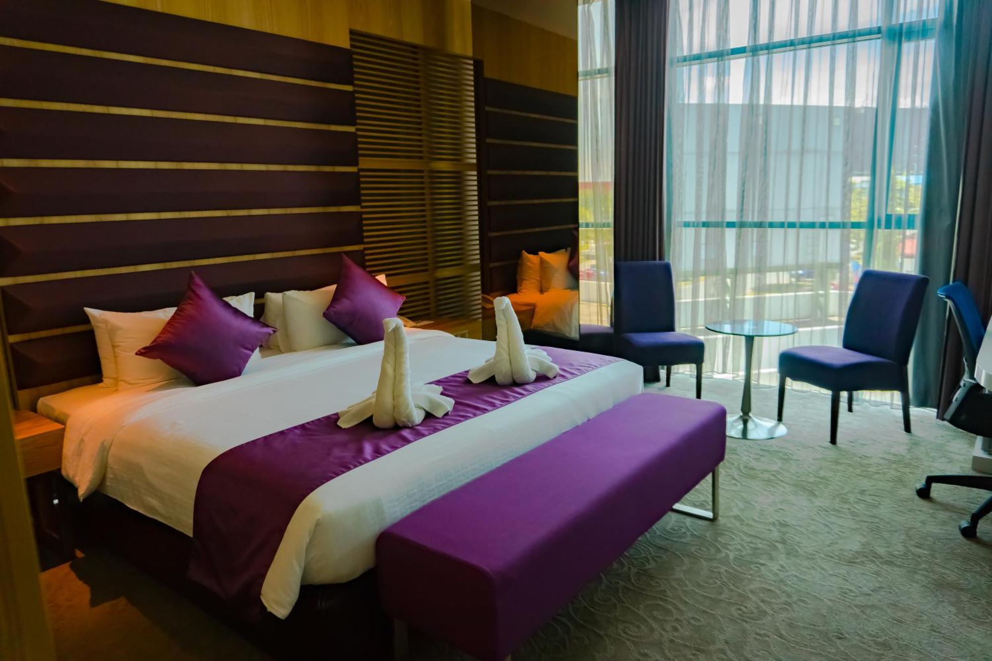 Greens Hotel & Suites Bintulu Bagian luar foto