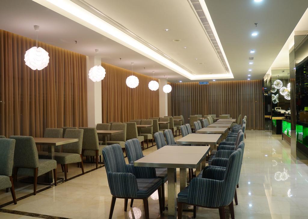 Greens Hotel & Suites Bintulu Bagian luar foto