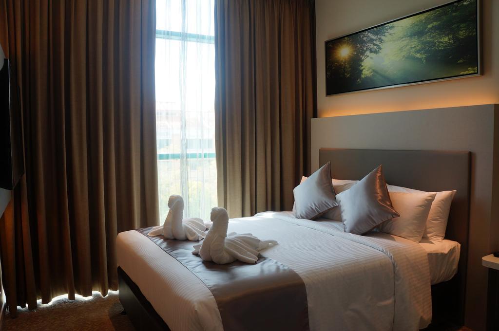 Greens Hotel & Suites Bintulu Bagian luar foto