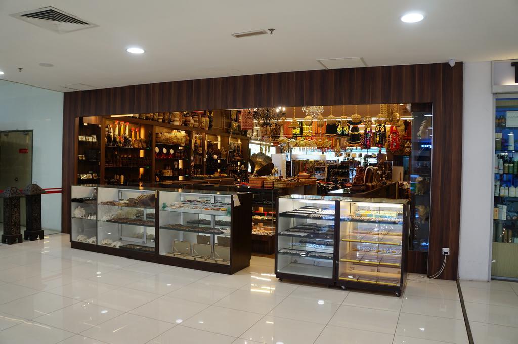 Greens Hotel & Suites Bintulu Bagian luar foto