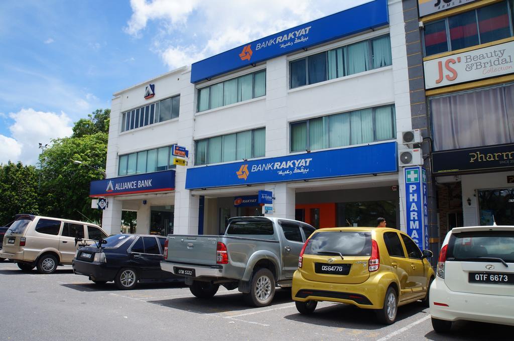 Greens Hotel & Suites Bintulu Bagian luar foto
