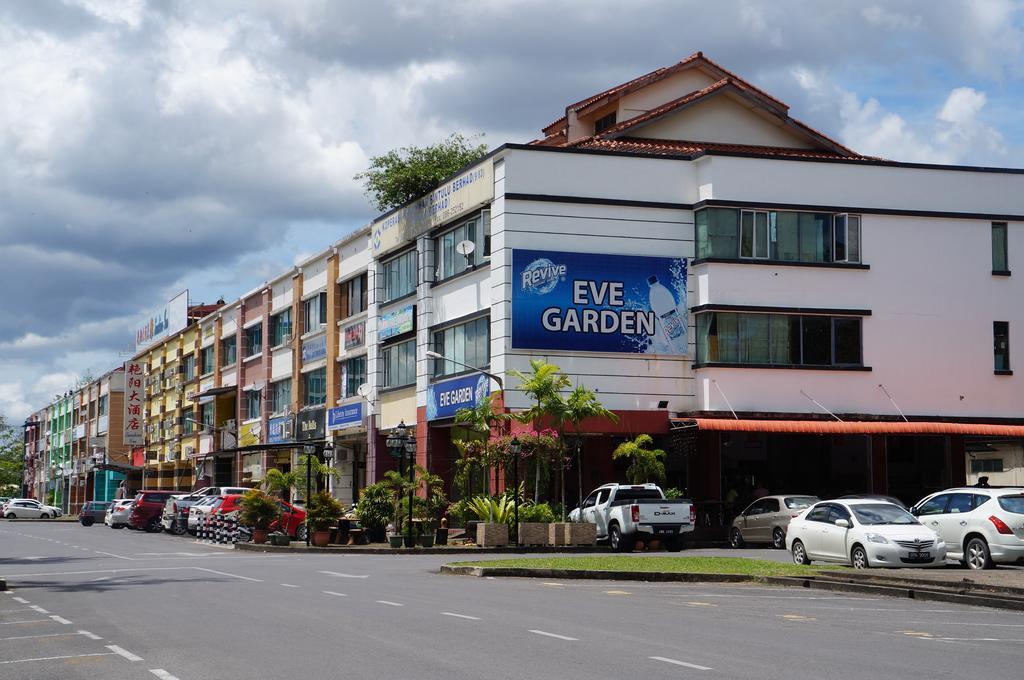 Greens Hotel & Suites Bintulu Bagian luar foto