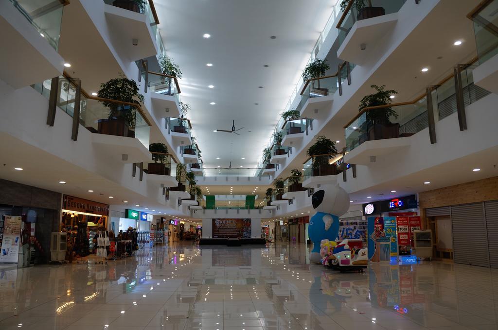 Greens Hotel & Suites Bintulu Bagian luar foto