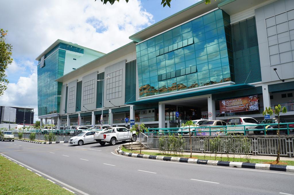 Greens Hotel & Suites Bintulu Bagian luar foto