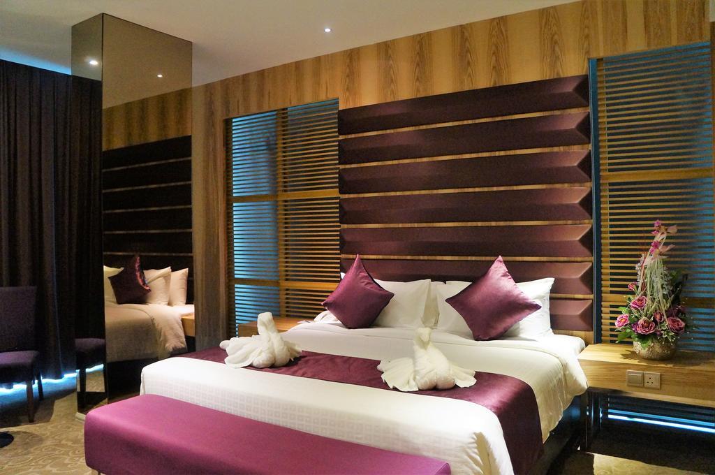 Greens Hotel & Suites Bintulu Bagian luar foto