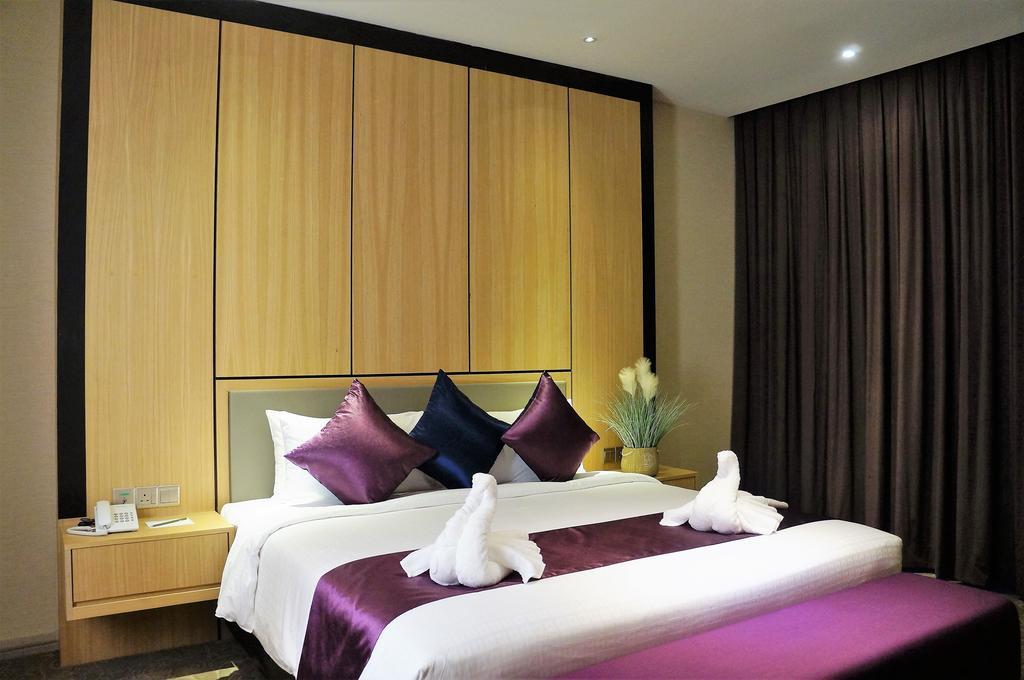 Greens Hotel & Suites Bintulu Bagian luar foto