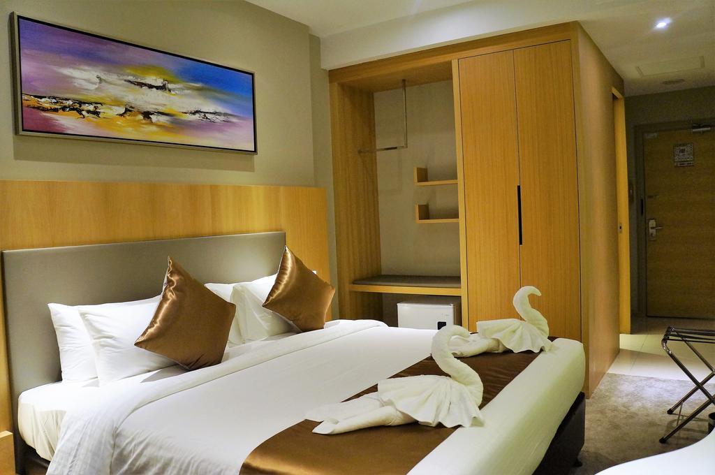 Greens Hotel & Suites Bintulu Bagian luar foto