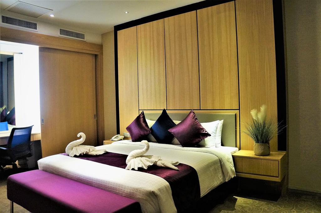 Greens Hotel & Suites Bintulu Bagian luar foto
