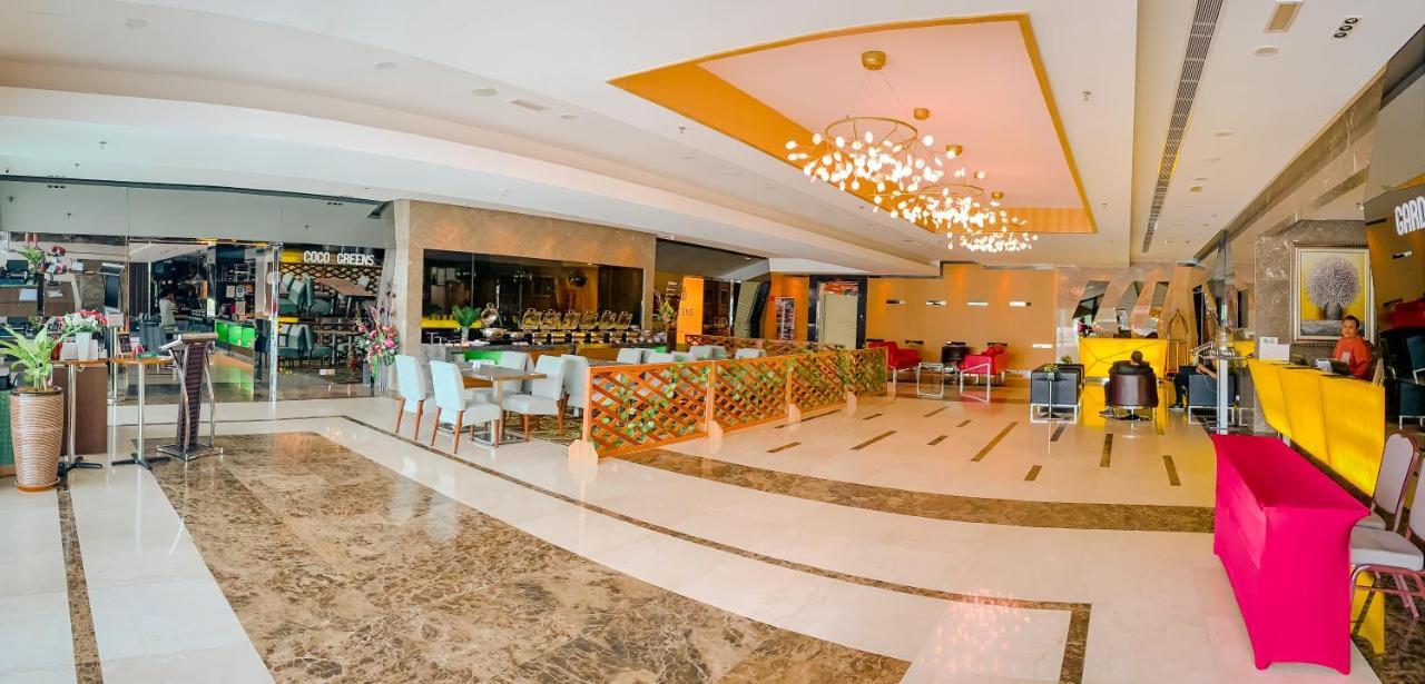 Greens Hotel & Suites Bintulu Bagian luar foto